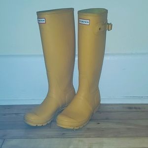 Yellow Hunter boots US 7